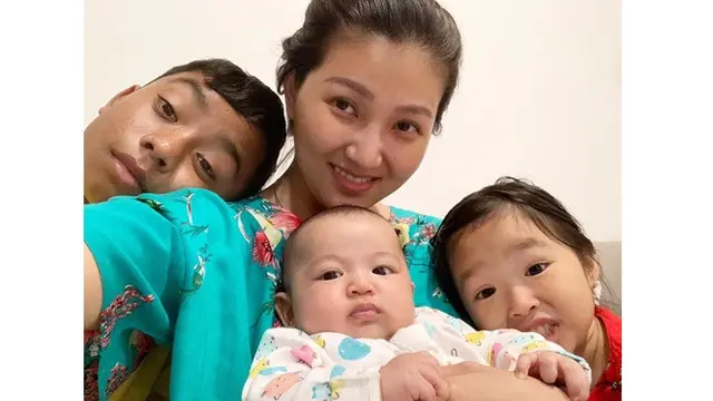 6 Potret Kedekatan Sarwendah dengan Betrand Peto, Layaknya Anak Kandung
