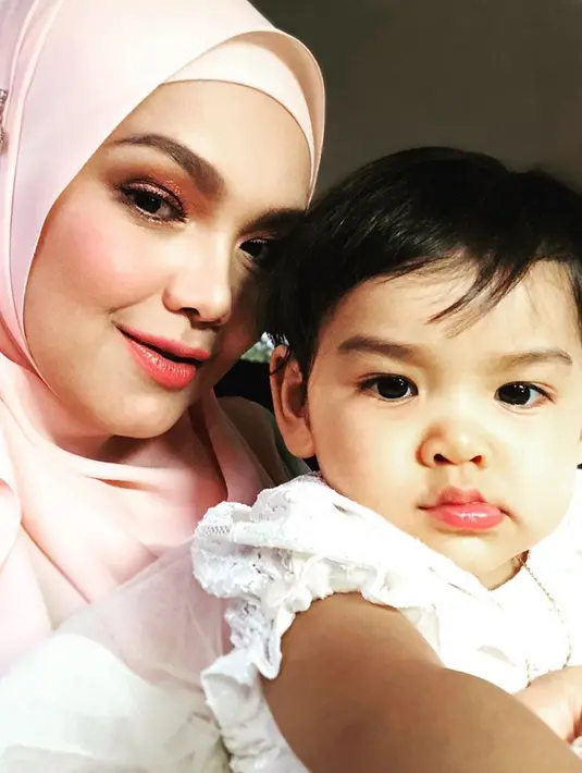 Tak lupa Siti Nurhalizah juga ikut mengabadikan momen bersama putri tercinta dan diunggah di akun Instagram miliknya. (Liputan6.com/IG/@ctdk)