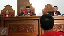 Suasana sidang perdana RA dengan agenda pembacaan dakwaan terkait dugaan RA sebagai mucikari prostitusi di kalangan artis, Selasa (18/8/2015). (Liputan6.com/Yoppy Renato)