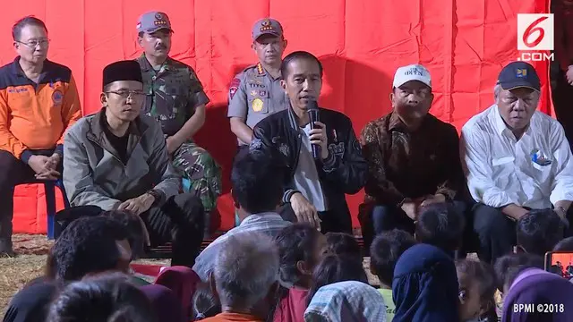 Presiden Jokowi mengunjungi korban gempa Lombok bersama Gubernur NTB, Zainul Majdi. Dalam kunjungannya, Jokowi berjanji akan memberikan bantuan Rp 50 juga kepada korban gempa.