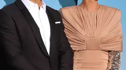 Pasangan kekasih, Orlando Bloom dan Katy Perry tampil bersama di karpet merah Gala untuk Global Ocean di Monaco, Rabu (26/9). Walaupun berpose bersama, namun Orlando Bloom dan Katy Perry tidak menampilkan kemesraan sama sekali. (AFP/Valery HACHE)