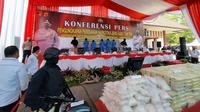 Konferensi pers pengungkapan kasus penyelundupan sabu-sabu seberat 1,198 ton di wilayah Pangandaran, Jawa Barat, di Pusdik Intelijen, Kabupaten Bandung, Kamis (24/3/2022). (Foto: Liputan6.com/Huyogo Simbolon)