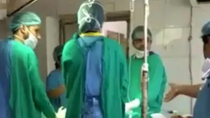 Dua dokter di India adu argumen di tengah melakukan operasi
