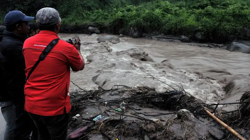 [FOTO] Banjir Lahar Dingin Gunung Sinabung Mengintai Pemukiman