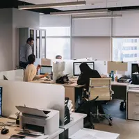 Ilustrasi karyawan, bekerja, suasana kantor. (Photo by Damir Kopezhanov on Unsplash)
&nbsp;