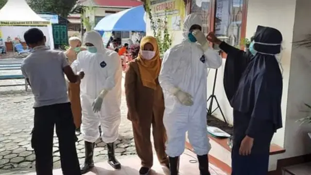 Tenaga medis di Bukittinggi lakukan rapid tes kepada ODP di kota itu.