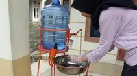 Cara Membuat Wastafel Cuci Tangan Outdoor dari Galon Bekas, Praktis dan Murah