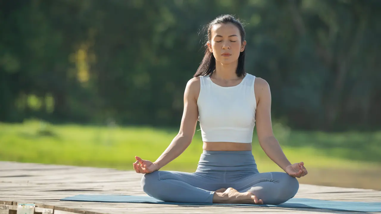 Manfaat melakukan olahraga yoga di alam terbuka