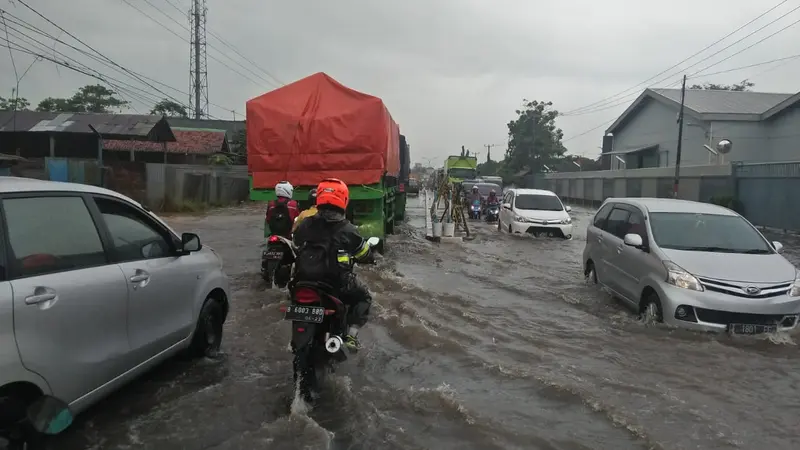 Jalan Arteri Jakarta-Cikampek tergenang air