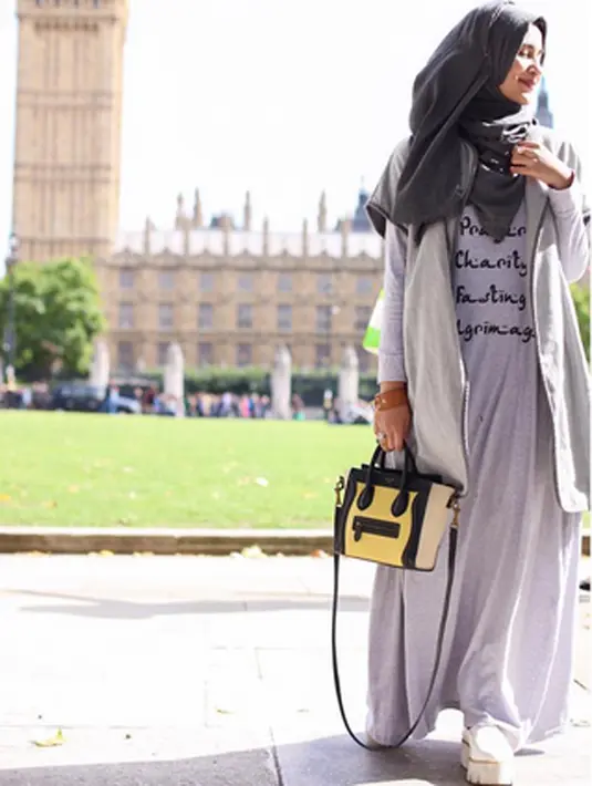 Shireen Sungkar terlihat menikmati momen liburan di London memakai 'long dress' yang membuat dirinya semakin cantik. (via instagram/@shireensungkar)