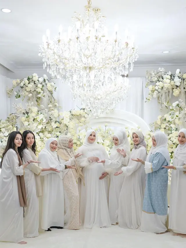 8 Momen Tasyi Athasyia Gelar Pengajian 7 Bulanan Sekaligus Gender Reveal, Meriah Banget