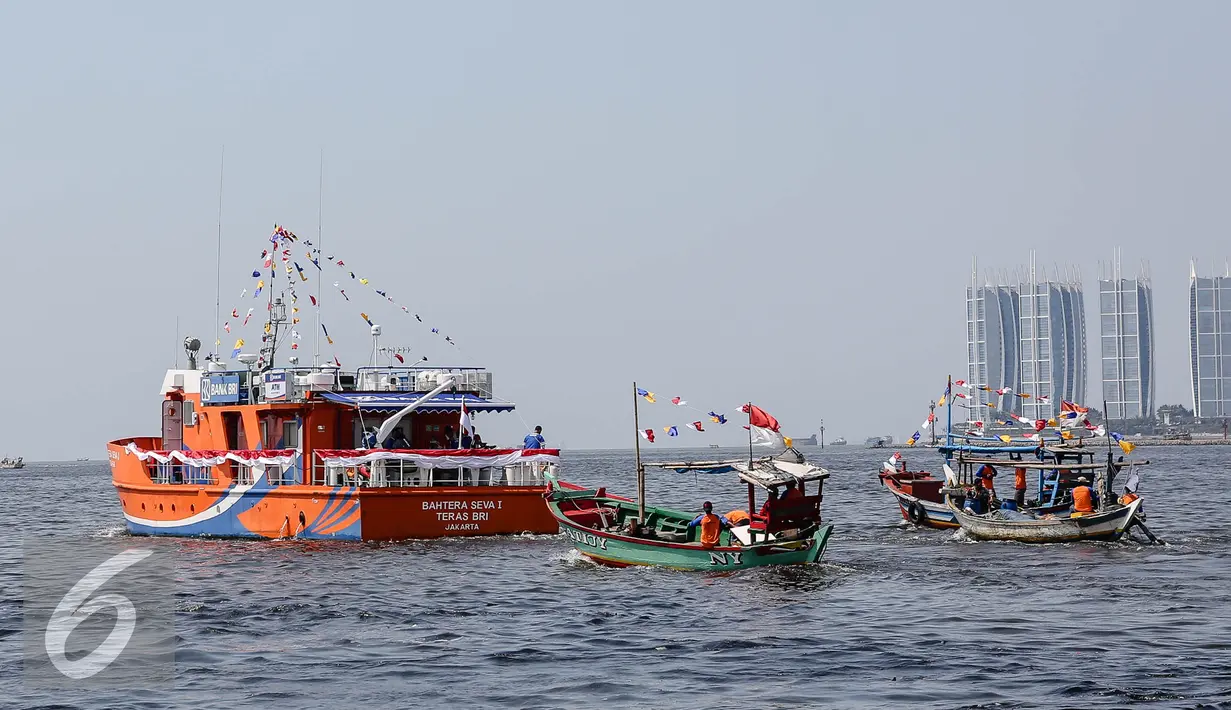 Teras BRI Kapal saat berlayar di Muara Angke, Jakarta, Selasa (4/8/2015). Teras BRI Kapal untuk menjangkau masyarakat pesisir Kepulauan. (Liputan6.com/Faizal Fanani)