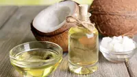 Simak di sini beberapa keajaiban minyak kelapa bagi kecantikan Anda, penasaran? Sumber foto: Well-Being Secrets.