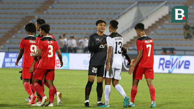 Foto: Brilian, Ini Dia Aksi Kiper Timnas Indonesia saat Menggagalkan Penalti Timor Leste di Sea Games 2021 Vietnam