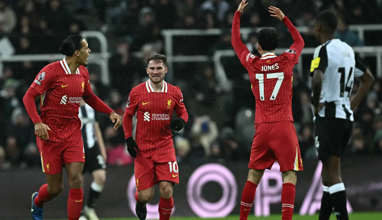 Di babak kedua, Liverpool bangkit dan berhasil menyamakan kedudukan lewat aksi Curtis Jones pada menit ke-50. (Paul ELLIS/AFP)