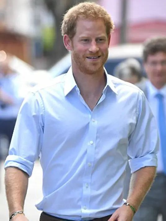 Meskipun terlihat mengenakan gelang yang sama, serta disiarkan Meghan Markle dan pangeran Harry memiliki pertemuan rahasia, keduanya belum juga berani untuk tampil di depan umum bersama-sama. (doc.mirror)