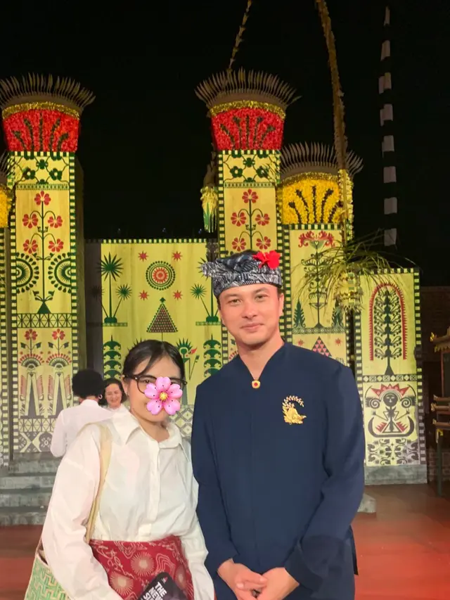 7 Potret Nicholas Saputra Tampil Pakai Beskap dan Blangkon Ini Curi ...