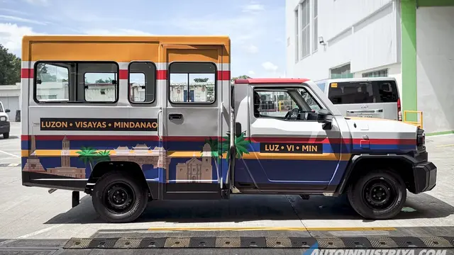 Desain Profil Samping Toyota Tamaraw MPUV dengan Livery Khas Filipina