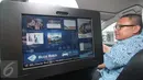 Layar In-Taxi Intertaiment (ITE) yang berada di dalam taksi Blue Bird, Jakarta, Rabu (18/11/2015). Kehadiran ITE diharapkan dapat memperkaya pengalaman serta hiburan kepada penumpang. (Liputan6.com/Angga Yuniar)