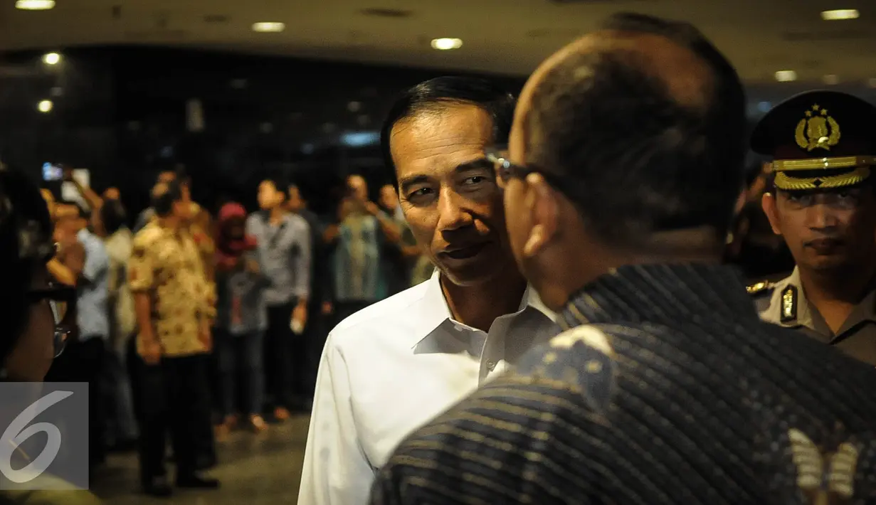 Presiden Jokowi saat sidak di Kantor Pusat Dirjen Pajak, Jumat (30/9). Jokowi mengaku akan membuat UU yang mendukung program Tax Amnesty. (Liputan6.com/Faizal Fanani)