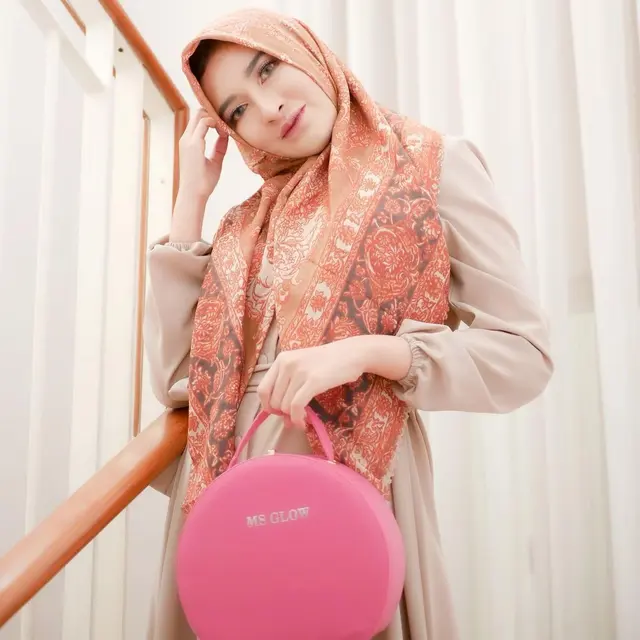 Biasa Glamor, Ini 6 Potret Shandy Istri Crazy Rich Malang Tampil Sederhana