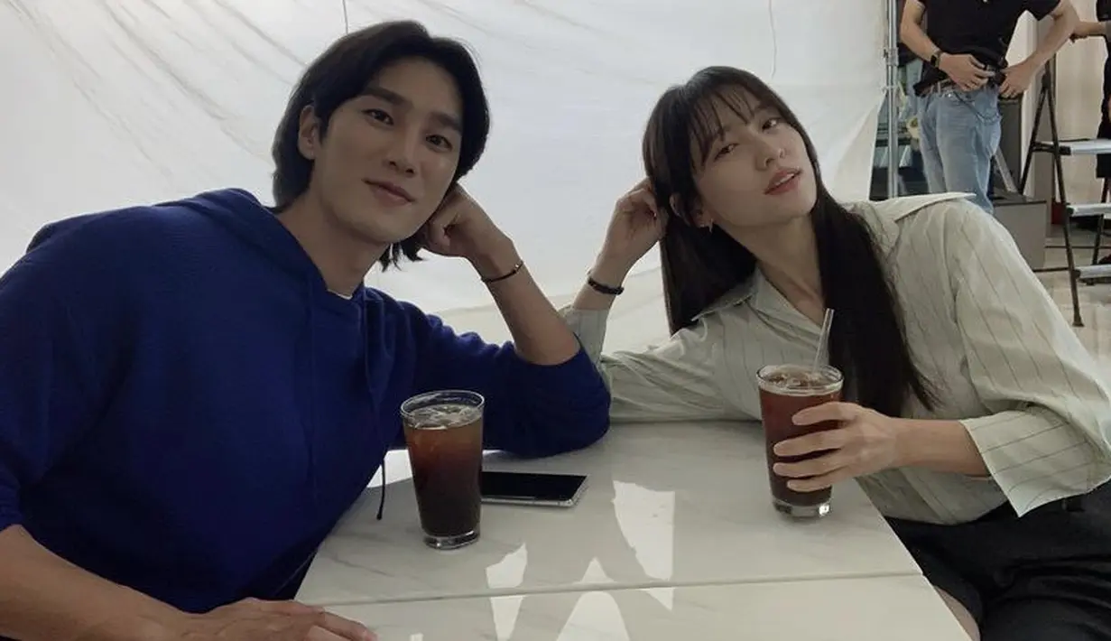 Nyatanya, dia adalah salah satu pemeran dalam drama Yumi Cell berperan sebagai Seo Sae Yi yang merupakan rekan kerja Ku Woong yang diperankan oleh Ahn Bo Hyun. @voyavivirel