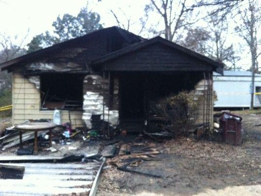 Rumah Clarra Johnson Yang Terbakar Bersama Kedua Balitanya. | Foto: copyright Usatoday.com