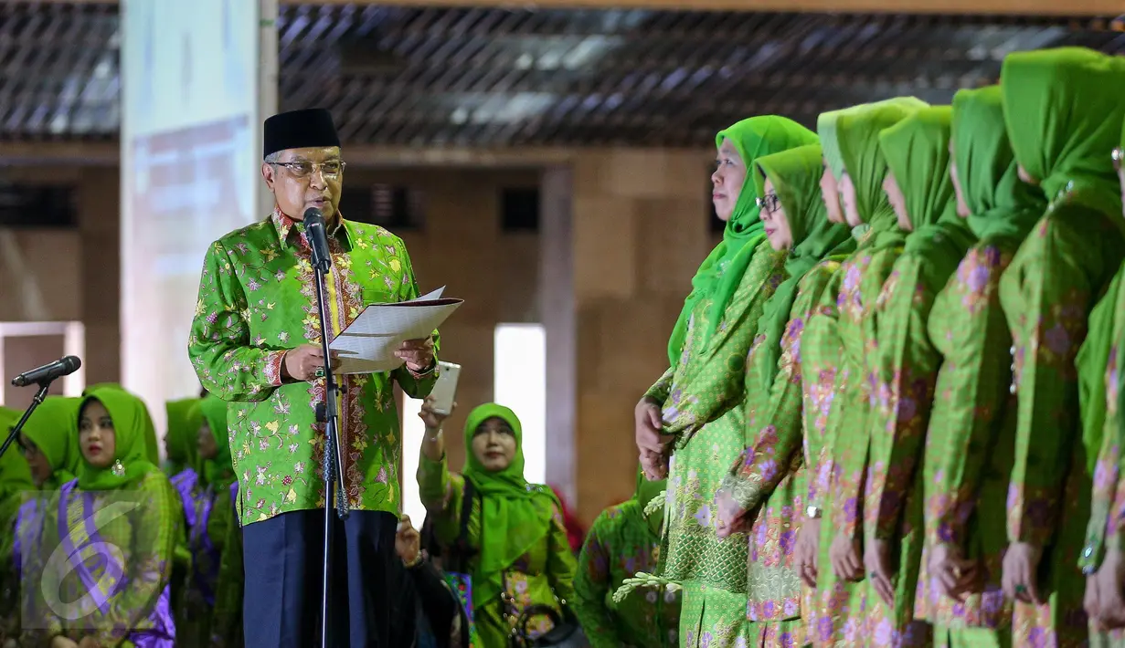 Ketum PBNU, Said Aqil Siradj memberi pidato saat acara pelantikan pengurus Muslimat NU, Jakarta, Selasa (28/3). Acara ini mengangkat tema 'Satukan Langkah Membangun Negeri, Menjaga NKRI'. (Liputan6.com/Faizal Fanani)