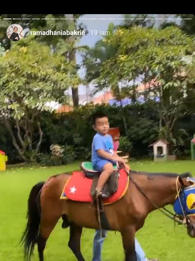 7 Momen Perayaan Ultah Magika Anak Nia Ramadhani, Dirayakan dengan Naik Kuda