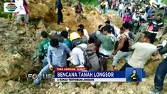 Tim SAR evakuasi enam korban yang tewas dalam peristiwa longsor di Toba Samosir, Sumatra Utara.