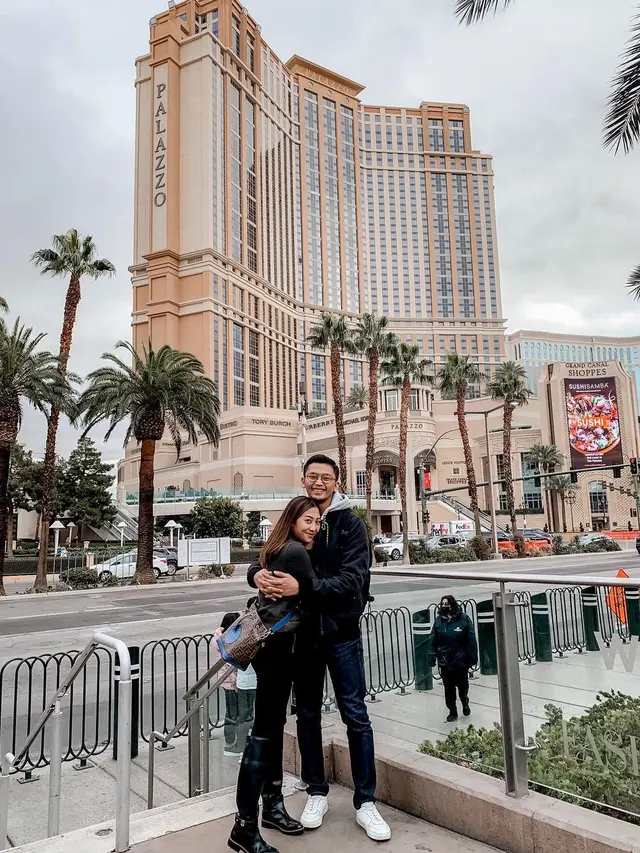 Tak Kalah Romantis, Ini 6 Potret Liburan Winona Willy dan Suami di Amerika