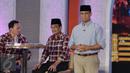 Calon Gubernur DKI Jakarta no 3, Anies Baswedan menjawab pertanyaan saat debat terakhir Pilgub DKI Jakarta 2017 di Hotel Bidakara, Jakarta, Rabu (12/4). Pada debat terakhir ini mengangkat tema 'Dari Masyarakat untuk Jakarta'. (Liputan6.com/Faizal Fanani)