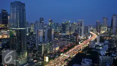 Sejumlah kendaraan terjebak kemacetan di Tol Dalam Kota kawasan Gatot Subroto, Jakarta, Jumat (9/9). Jelang libur panjang Idul Adha, volume kendaraan di tol dalam kota dan lingkar luar Jakarta mulai meningkat. (Liputan6.com/Gempur M Surya)