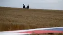  Peristiwa penembakan rudal pada pesawat MH-17 ini menewaskan hampir 300 penumpang dan 12 di antaranya WNI (REUTERS/Maxim Zmeyev)