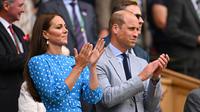 Kate Middleton dan Pangeran William menghadiri turnamen Wimbledon. (dok. SEBASTIEN BOZON / AFP)