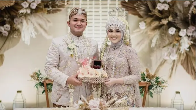 7 Potret Detail Makeup dan Busana Pernikahan Kesha Ratuliu, Pakai Adat Sunda