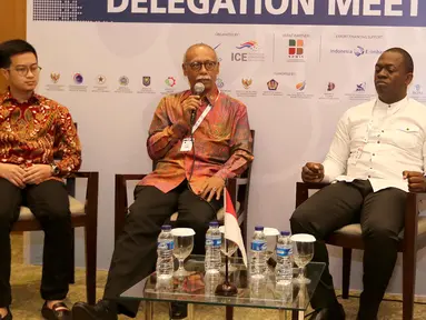 Dubes RI untuk Nigeria dan Congo, Harry Purwanto (kedua kiri) memberikan sambutan di hadapan pengusaha muda pada acara Delegation Meeting Trade Expo Indonesia di ICE BSD, Tangerang, Kamis (25/10). (Liputan6.com/Angga Yuniar)
