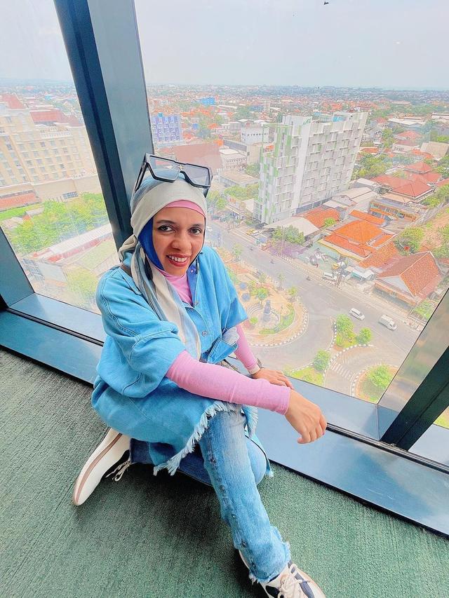 Gaya Fashionnya Dicibir, 8 Potret Geni Faruk Tampil Percaya Diri Pakai Outfit Tabrak Warna