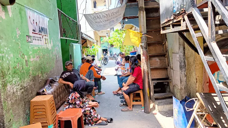 Seorang ayah tega membanting anak kandungnya hingga tewas. Peristiwa mengerikan itu terjadi di Jalan Muara Baru, Jakarta Utara. (Merdeka.com/Rahmat Baihaqi)