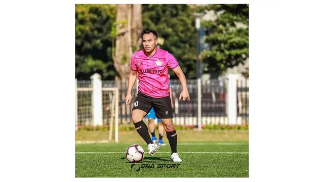 Bak Atlet Profesional, Ini Potret 7 Artis saat Bertanding Sepak Bola