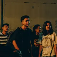 Suasana syuting salah satu adegan film Cross The Line. (Foto: Dok. KlikFilm)