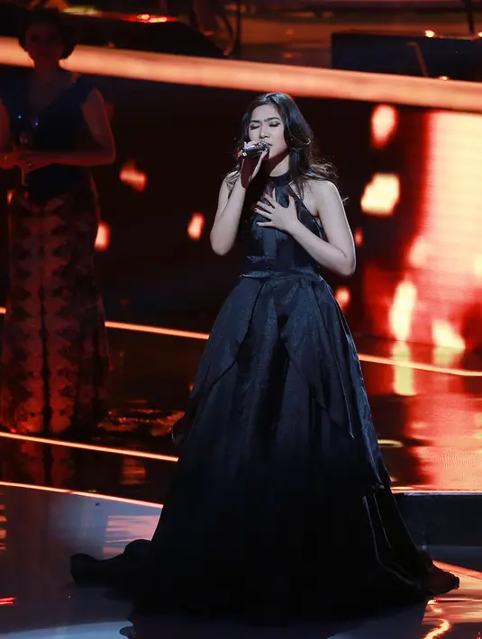 Bakat Isyana memang tak diragukan lagi, selain menang di kategori Solo Pria/Wanita Soul/RnB Terbaik, ia pun juga menjadi yang terbaik untuk kategori Pendatang Baru. (Galih W. Satria/Bintang.com)