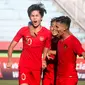 Striker Timnas Indonesia U-18, Rendy Juliansyah, merayakan gol bersama teman-temannya. (Bola.com/Zaidan Nazarul)