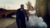 Selama Sakit, Kim Kardashian Manjakan Kanye West