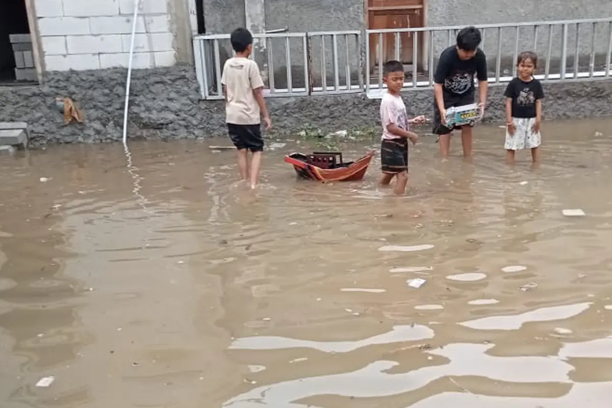 Banjir melanda ratusan pemukiman rumah warga di Kabupaten Tangerang.
