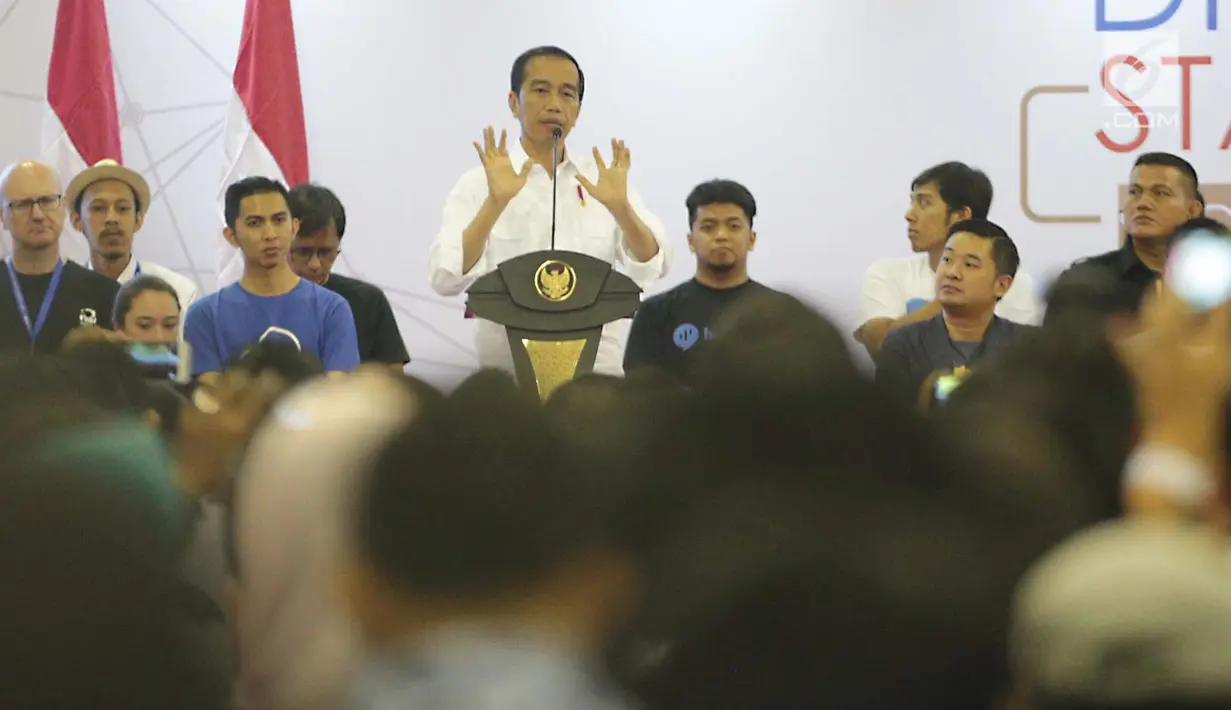 Presiden Joko Widodo (Jokowi) memberikan sambutan saat membuka Digital Startup Connect 2018 di Balai Kartini, Jakarta, Jumat (7/12). Digital Startup Connect 2018 merupakan acara yang membahas ekosistem startup di Indonesia. (Liputan6.com/Angga Yuniar)