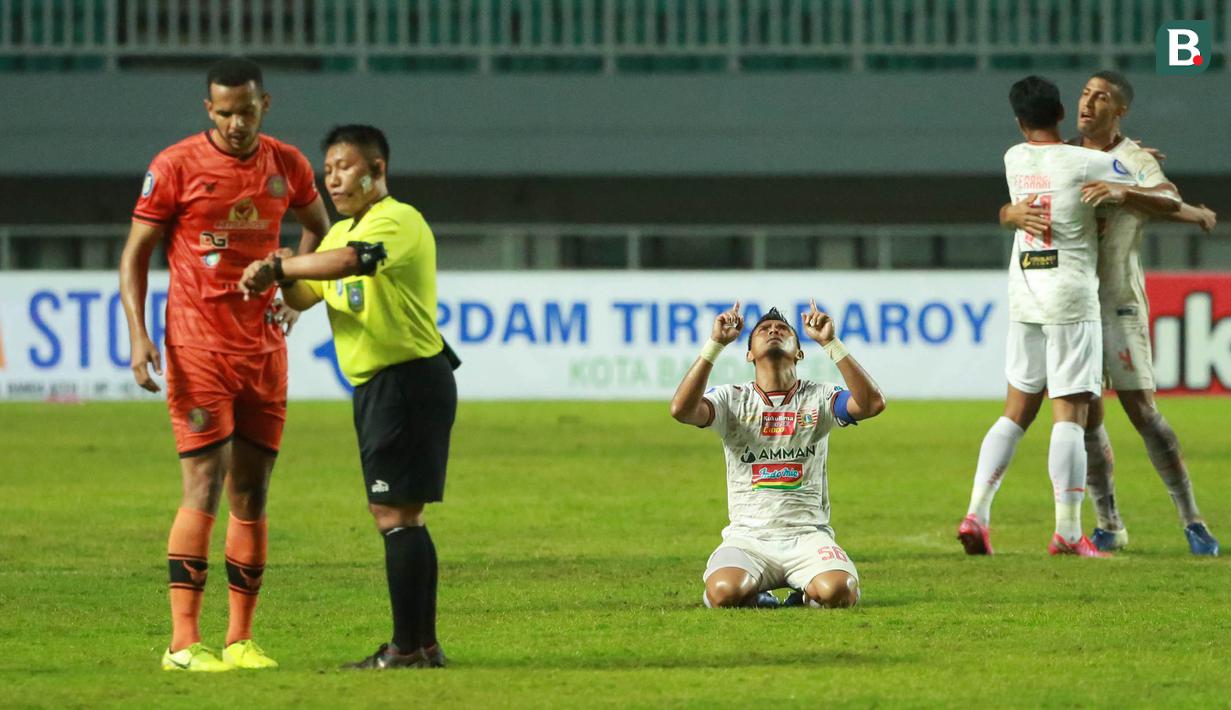 Para pemain Persija Jakarta merayakan kemenangan 1-0 atas Persiraja Banda Aceh dalam laga pekan ke-6 BRI Liga 1 2021/2022 di Stadion Pakansari, Bogor, Sabtu (10/2/2021). (Bola.com/M Iqbal Ichsan)
