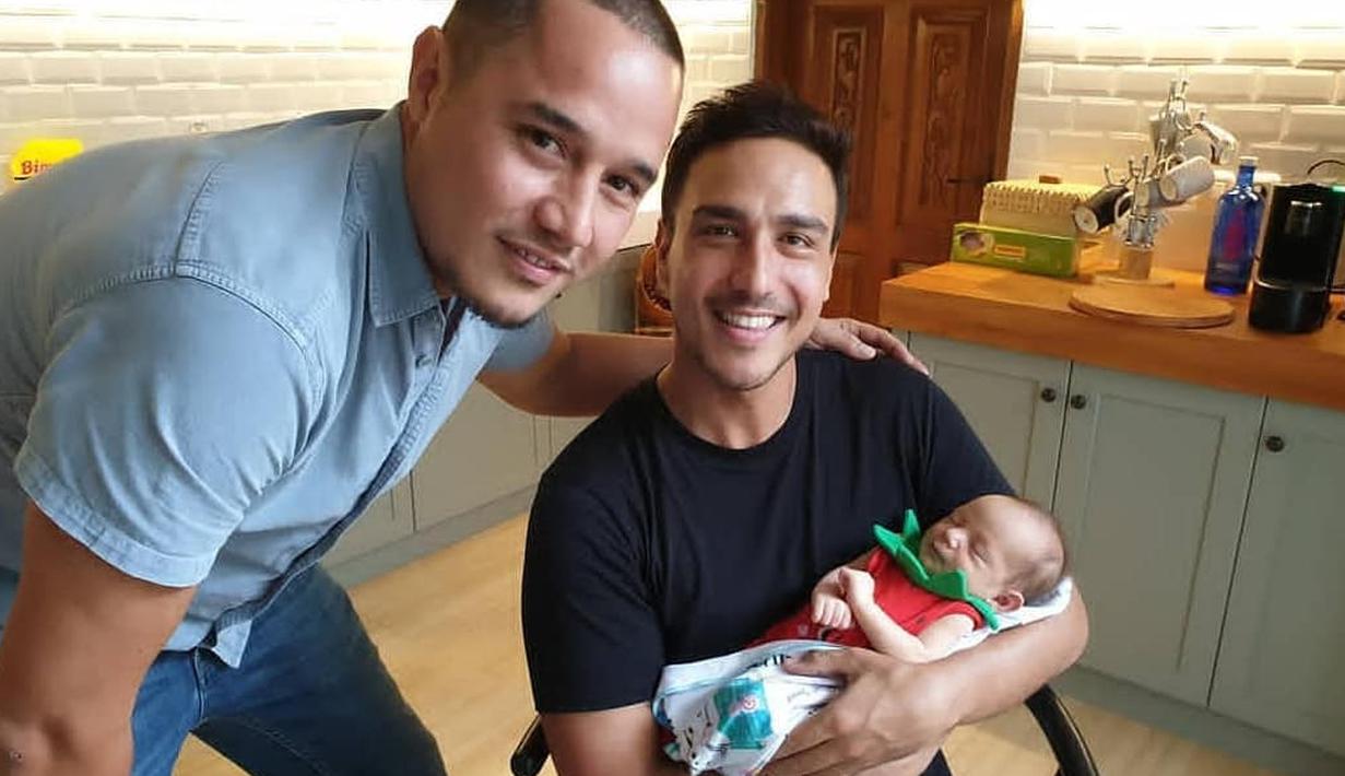 Potret Kebahagiaan Hamish Daud Mengendong Putrinya - News ...