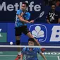 Tontowi Ahmad dan Liliyana Natsir melaju ke semifinal Indonesia Open Superseries Premier 2015, Jakarta, Jumat (5/6/2015). Tontowi/ Liliyana menang atas ganda Tiongkok Liu Cheng/ Bao Yixin dengan skor 2-0 (21-15 dan 21-18). (Liputan6.com/Herman Zakharia)