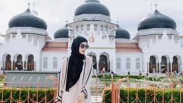 Momen Shireen Sungkar dan Teuku Wisnu Liburan di Aceh, Tampil Mesra